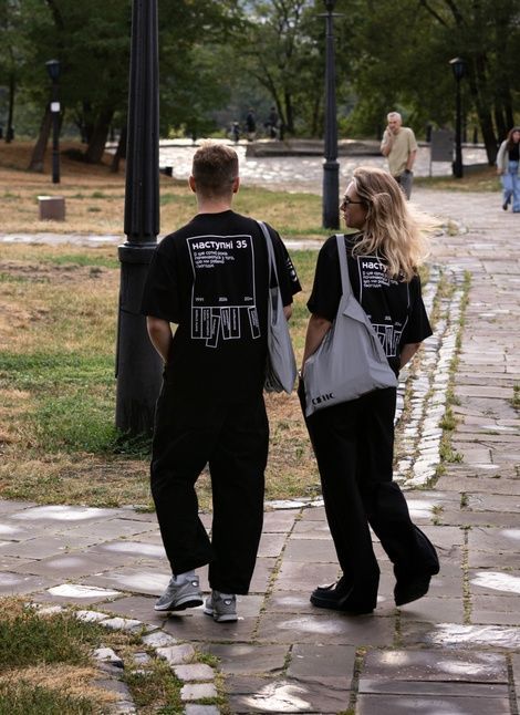 Футболка чорна "Наступні 35", розмір L