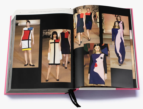 Книга Yves Saint Laurent Catwalk. The Complete Haute Couture