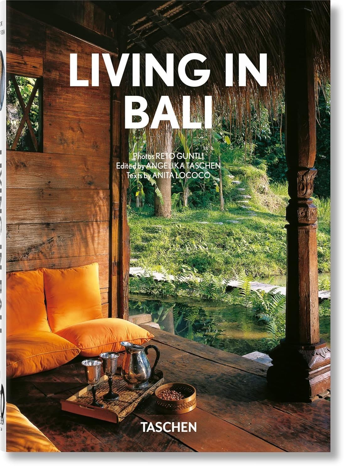 Обкладинка Living in Bali