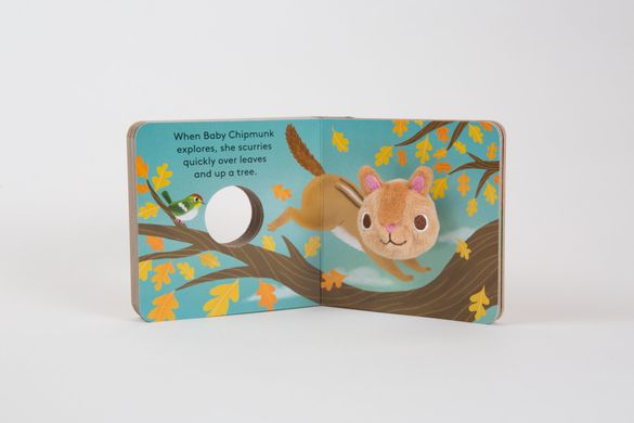 Baby Chipmunk: Finger Puppet Book, Yu-Hsuan Huang