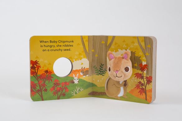 Baby Chipmunk: Finger Puppet Book, Yu-Hsuan Huang